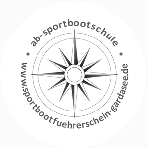 Logo der AB Sportbootschule mit einem Kompass und Webadresse.