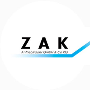 Logo von ZAK Antriebsräder GmbH & Co KG mit stilisierten Buchstaben und blauer Linie.