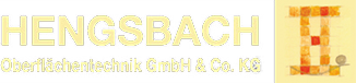 Logo der Hengsbach Oberflächentechnik GmbH & Co. KG in gelber Schrift auf hellem Hintergrund.